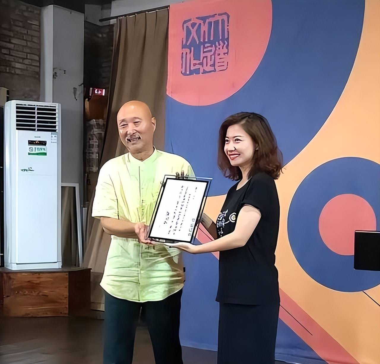 前央视美女主持人现状:带娃定居日本,已融入当地,大赞比国内好