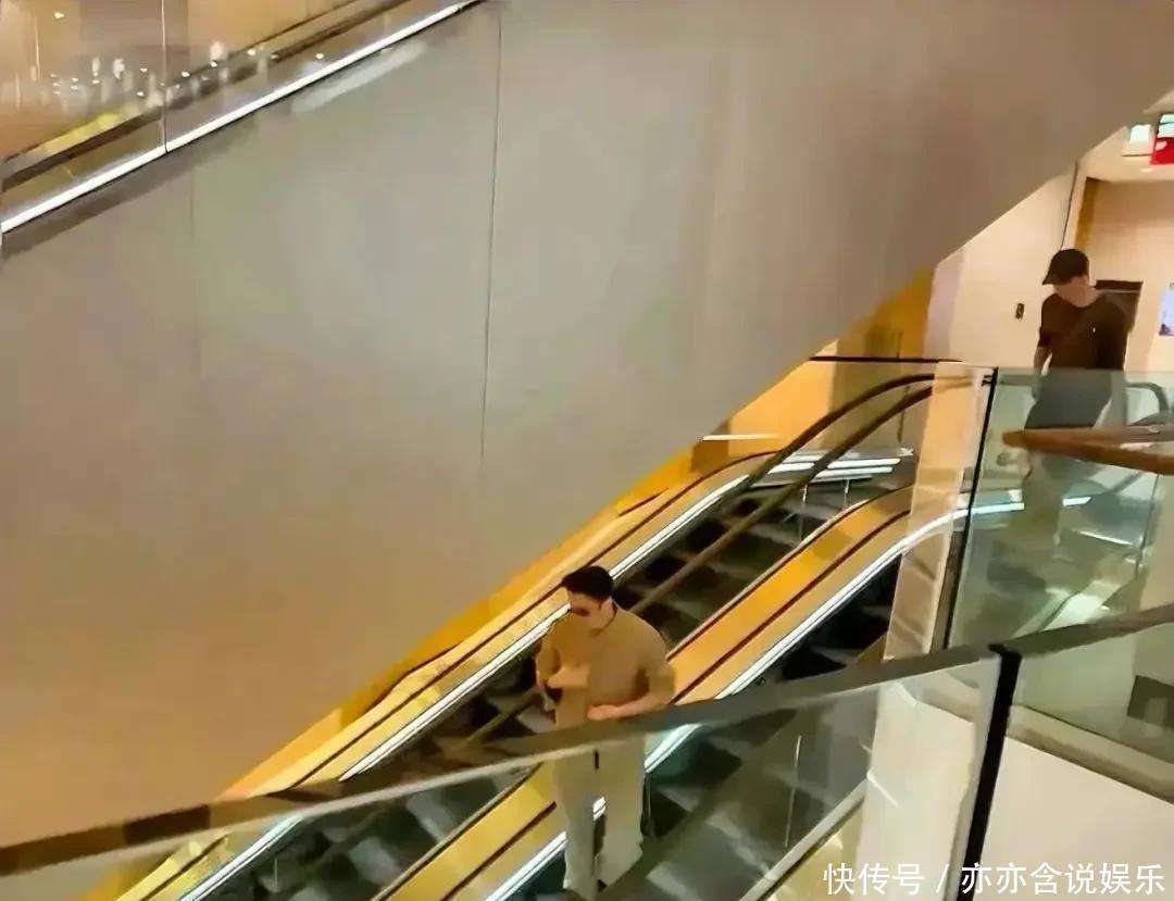 谢霆锋获赞帅气，他与长子逛商场被偶遇，父子虽少言却满满父爱