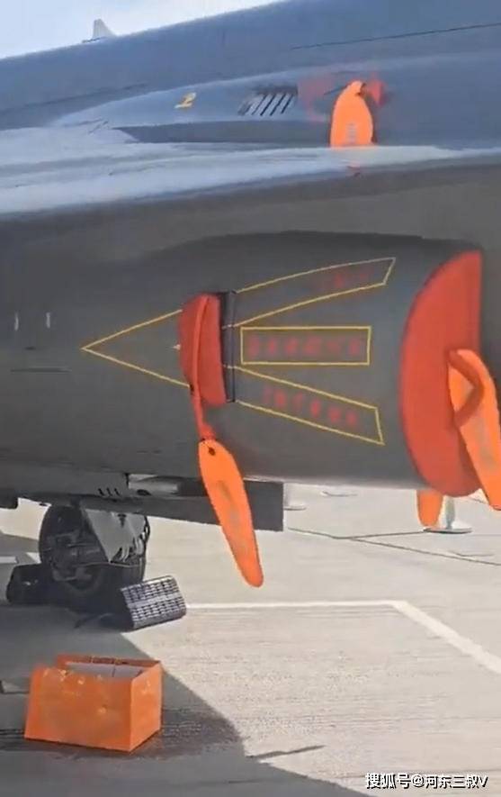 迪拜航展，印度“光辉”战斗机坠毁，飞行员没能弹出来