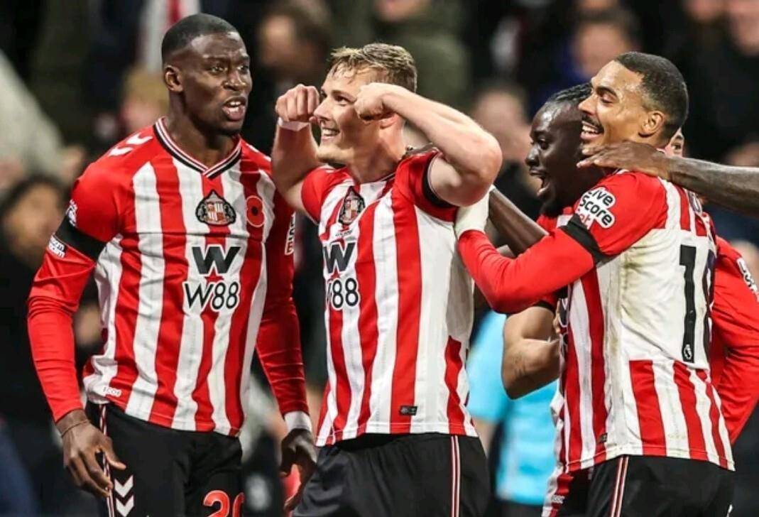 英格兰足球超级联赛切尔西2-0伯恩利利物浦0-3森林曼城1-2纽卡英超积分榜已经乱了