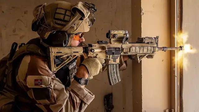 到底想要啥枪?刚淘汰HK416,美国海豹六队又要换新枪?