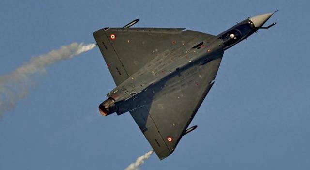 光辉战机迪拜一摔,吓跑4个国家,印度人急了:中巴战机更危险?