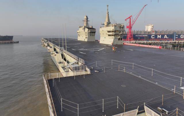 美国人一口咬定，称中国有8艘“航母”，多出来的5艘哪来的？