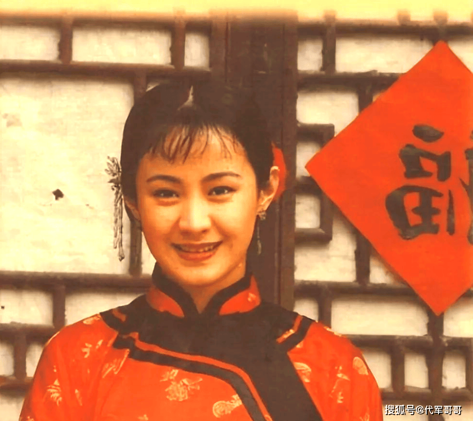 她嫁大13岁名导被捧红,丈夫不幸病逝,如今56岁单身无儿无女