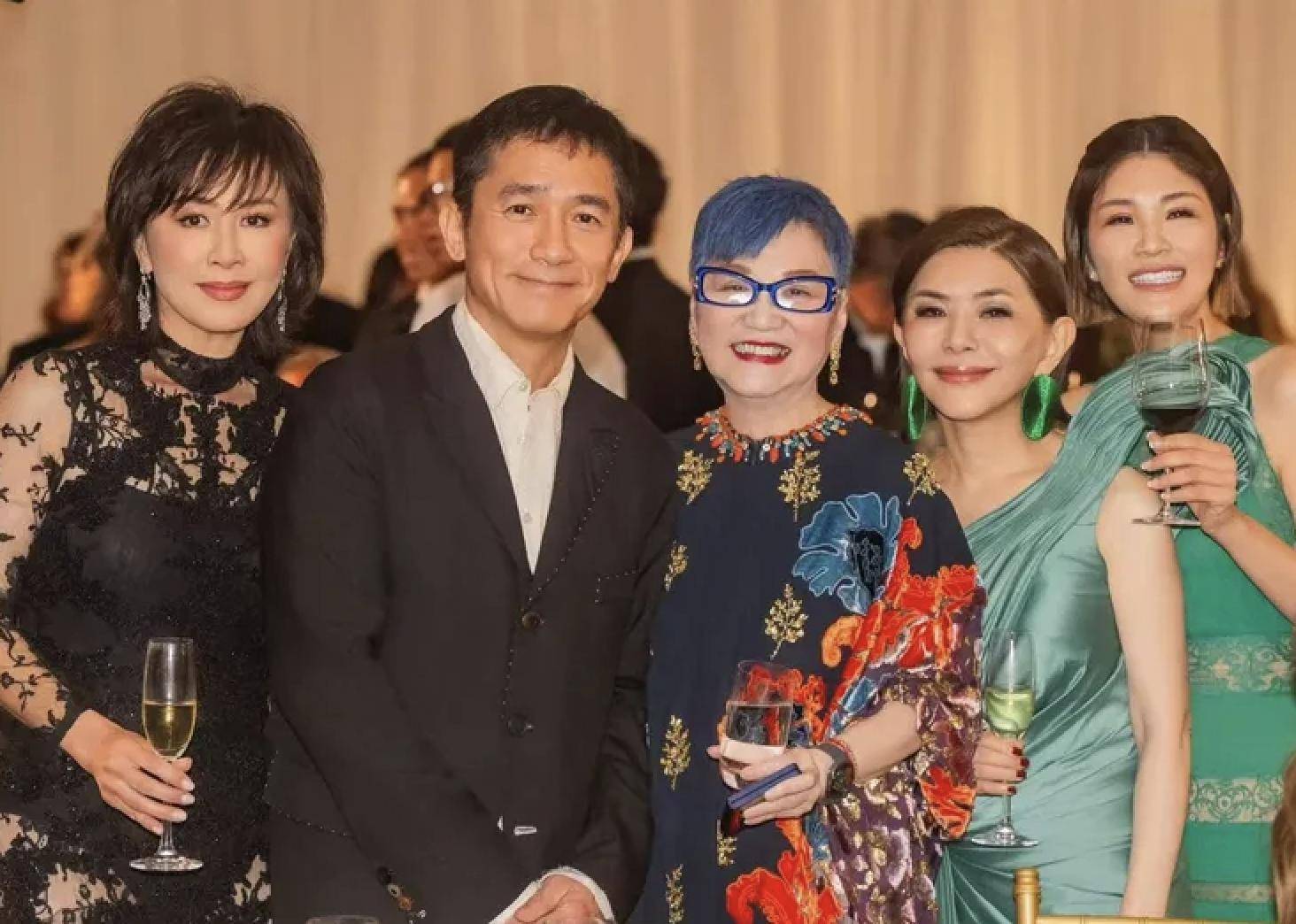 邱淑贞侄女在台湾办婚礼，场面隆重盛大，刘嘉玲关之琳同场好贵气