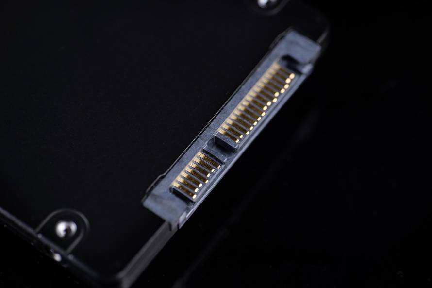 原创 长江存储SE006企业SSD评测: 稳如磐石的性能表现