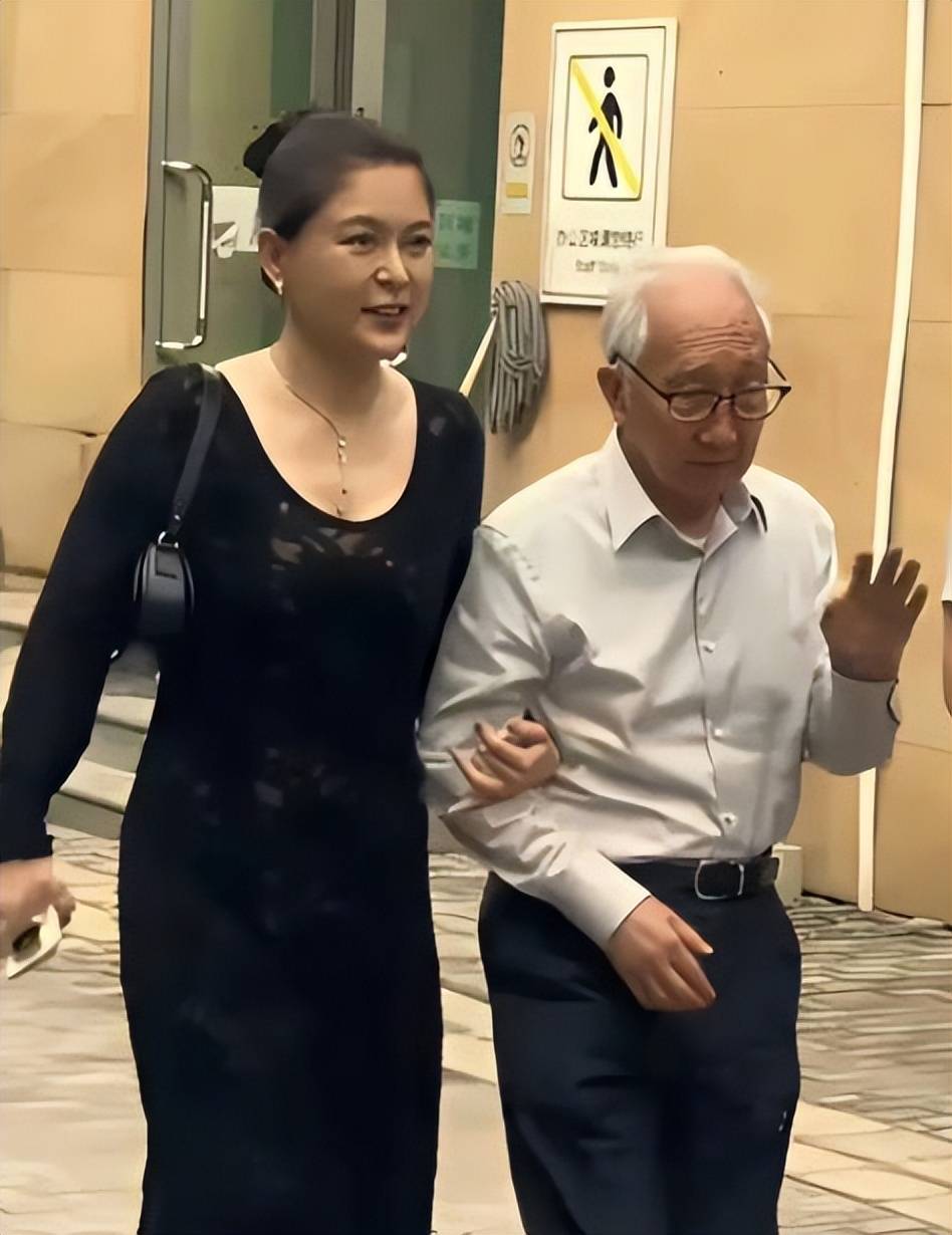知名演员嫁大44岁老艺术家，现丈夫91岁垂垂老矣，她47岁貌美如花