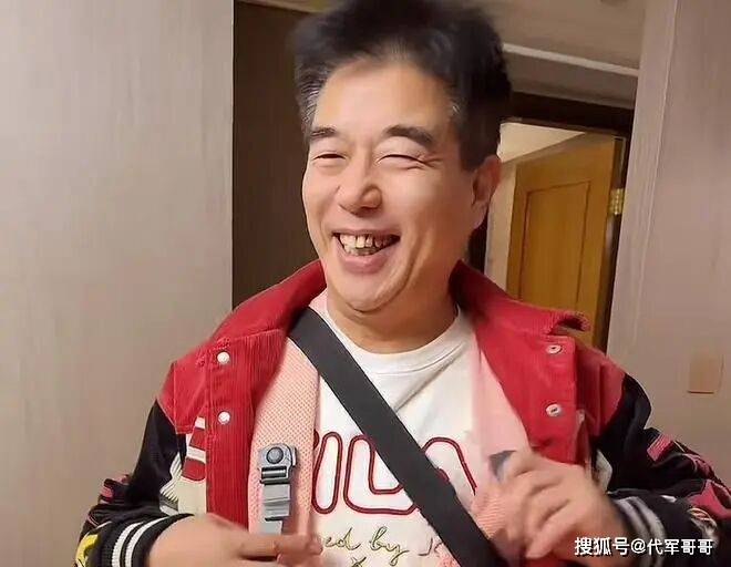 58岁演员周惠林娶31岁央视主持人,女儿才三个月大,婚姻生活很幸福