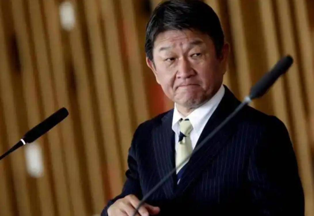 高市早苗嘴硬到底，外相含糊其辞，中方行动升级，900架次赴日航班要取消！