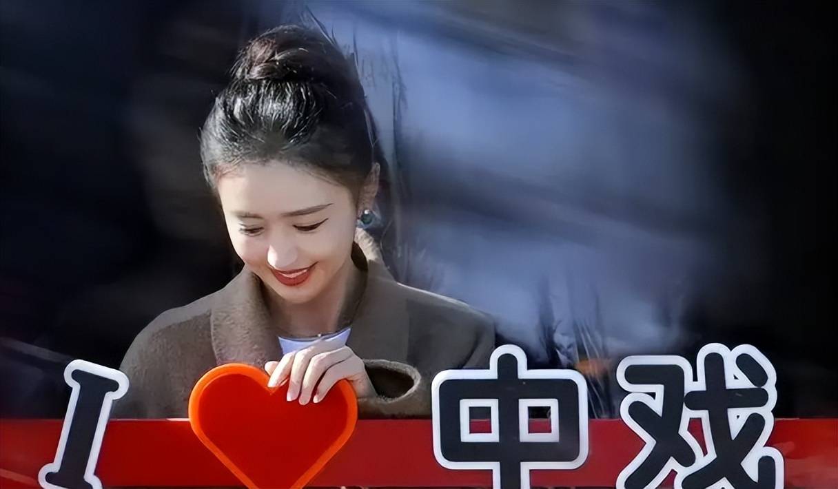 母校75周年校庆:靳东倪大红现身,佟丽娅和易烊千玺接地气!