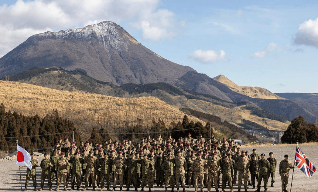 一个中国政策，早已昭告全球！联合国五常之一的英国却在这时力挺日本，演练空降夺岛