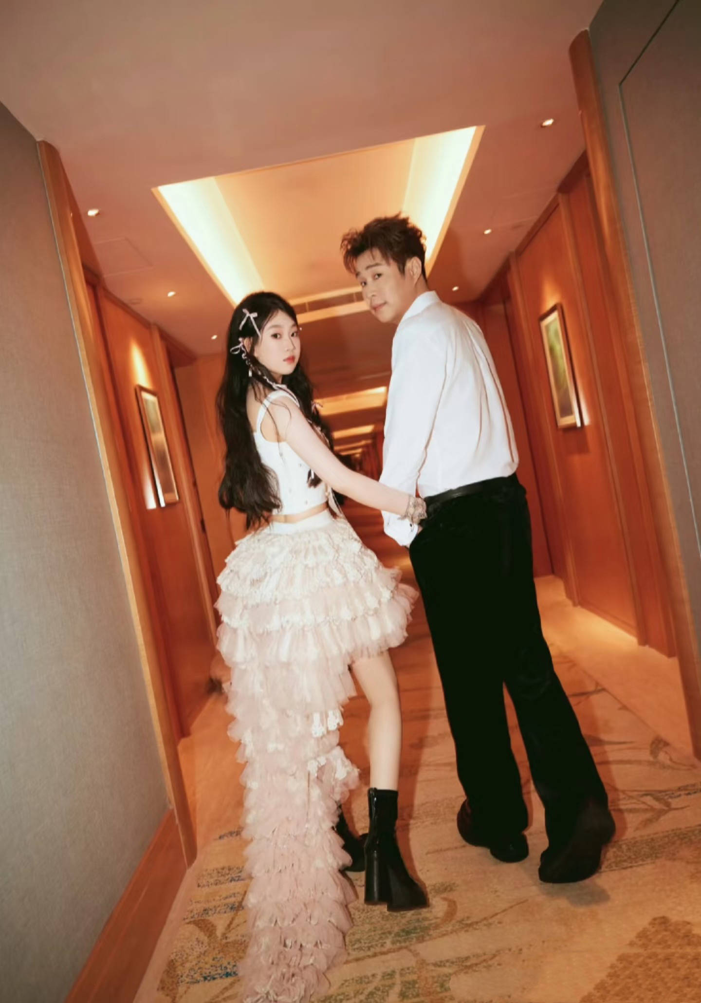 19岁沈佳润再登封面，“最丑星二代”穿上丑衣服，意外讨喜又好看