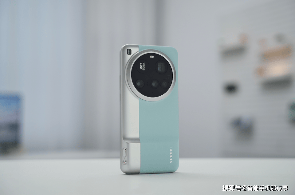 原创             小米17 Ultra再次被揭秘：透明玻纤+卫星数据自动切换，影像也拉满了！