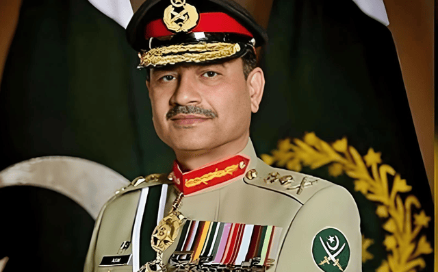 “巴铁”撕裂时刻：伊姆兰·汗生死未卜，什么才是核心病灶？