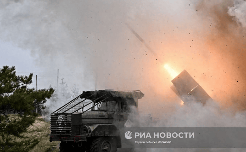 45万发炮弹，4千枚炸弹炸城，俄军刚冲进乌克兰小城，就遭遇猛烈火力围攻！