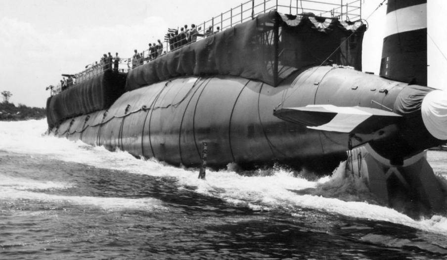 4000吨潜艇掉入2600米海底,129名官兵全遇难,22枚核弹下落不明