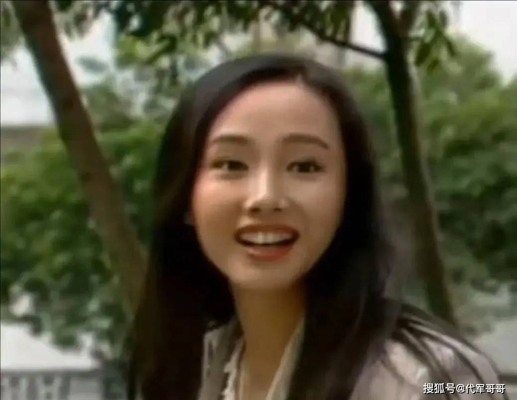 不再隐忍!曾与小7岁保剑锋相恋的黄慧颐,如今57岁公开分手内幕