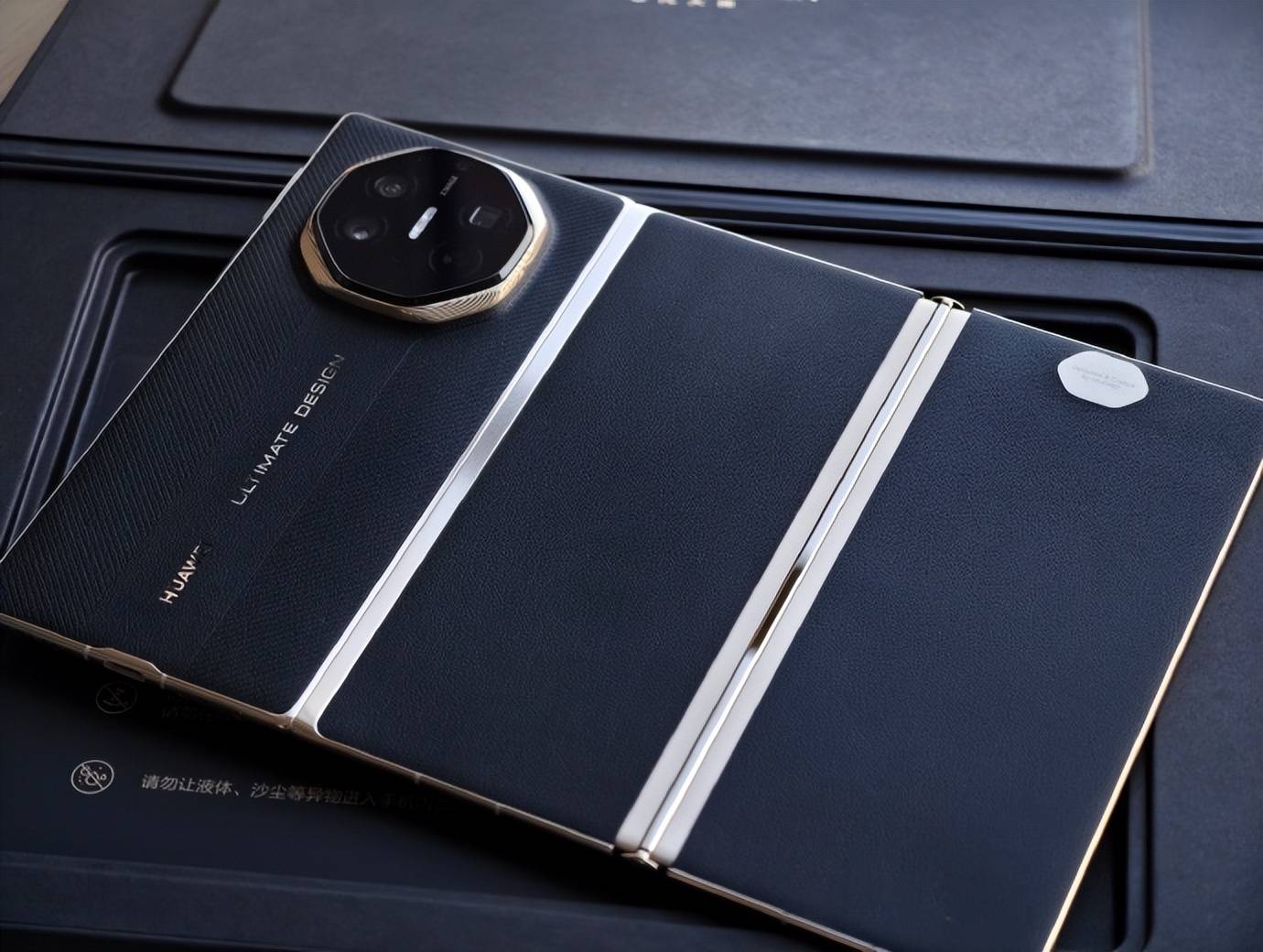 原创             憋大招？小米，也要出三折叠了！