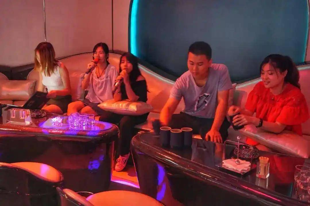 db电竞官网入口足疗店和KTV这些行业该被“整改”了多半打着合法的旗子兜销“迥殊
