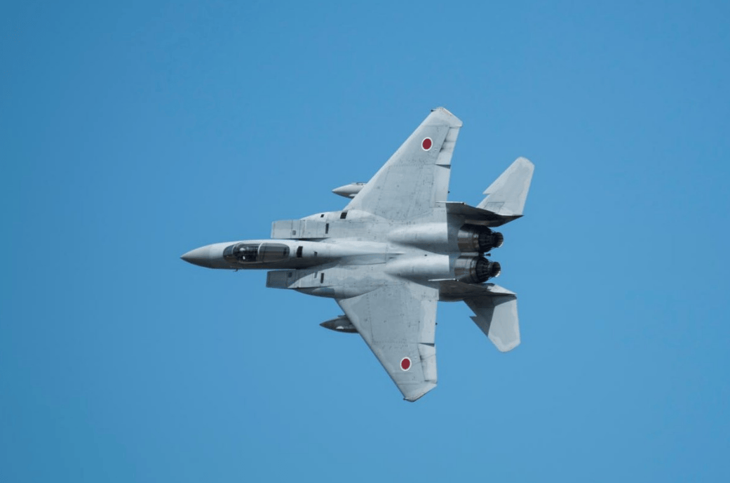 歼15在148公里外锁定F-15J,日方惊得合不拢嘴,解放军其实还留了一手!