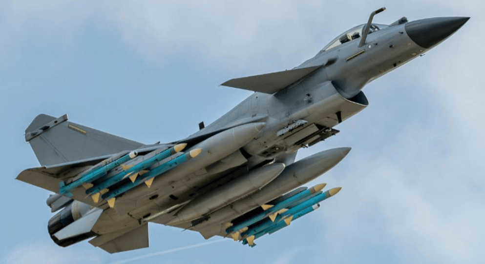 打算抛弃歼-10CE了?空军元帅“冲动消费”,孟加拉闪签欧洲台风