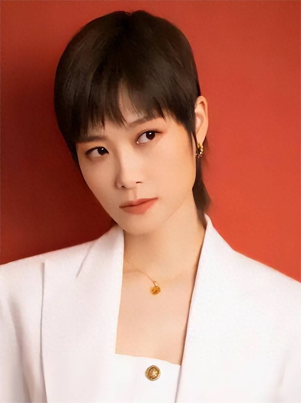 嫁法国老头真相大白5个月,41岁李宇春近况曝光,一点也不意外