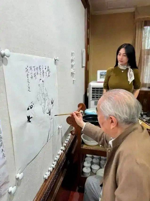 自断后路不到12小时,范曾忧虑的事成真了,遭殃的不止小50岁娇妻