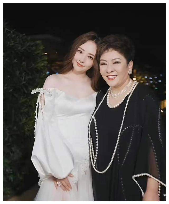 郭碧婷坦言向太给了很多钱，婚后住台北不用管老公，阔太日子好爽