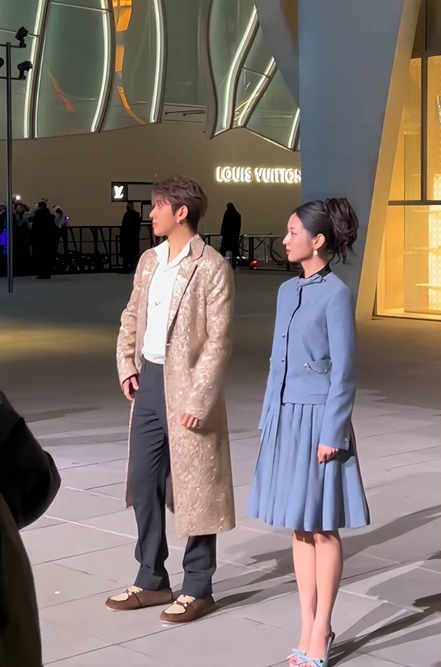 章子怡没想到，迪奥这次妖艳四射的自己，竟败给全裹出镜的郑钦文