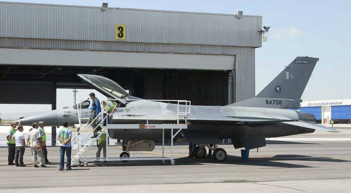 苦等多年,美国终于批准升级巴铁F16战机,巴媒:证实自己的价值!碎了印度玻璃心