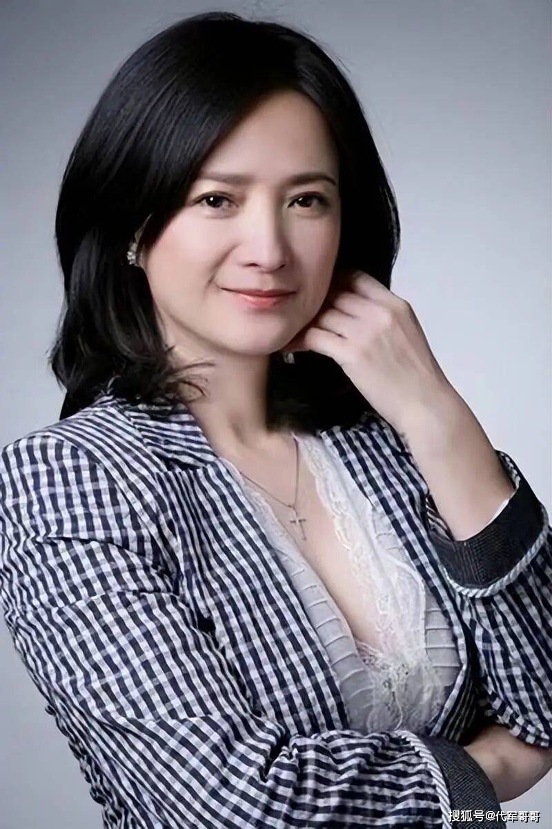 61岁著名演员何晴去世,曾与许亚军育有一子,死因曝光让人惋惜