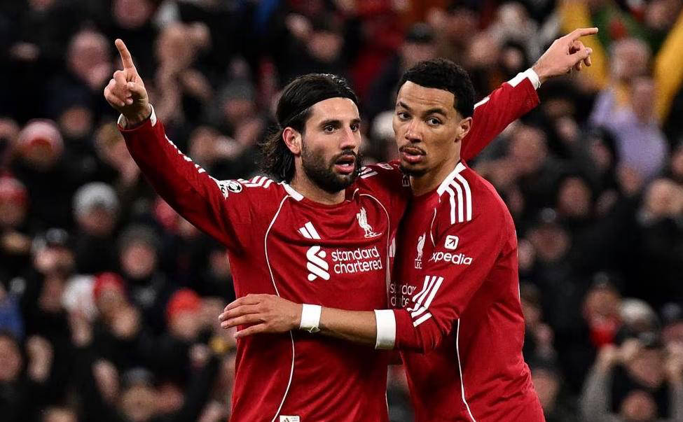 英超联赛免费高清直播+实时赛程+积分预测（2025赛季全覆盖）利物浦再遭翻车英超118亿震撼对决：斯洛特一胜或助球队冲进前四