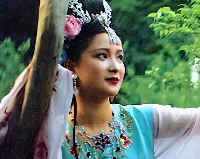 曝61岁演员何晴去世细节!因脑瘤退圈,演遍四大名著,人美感情弱