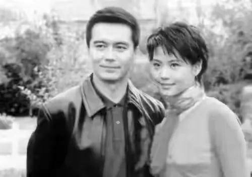 许亚军四任妻子,两任已离世,何晴生前透露,与前夫一家关系和睦