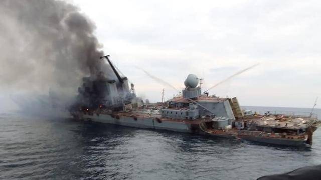 乌军突然整了个大活,无人潜航器重创俄潜艇,美媒:中国更可怕