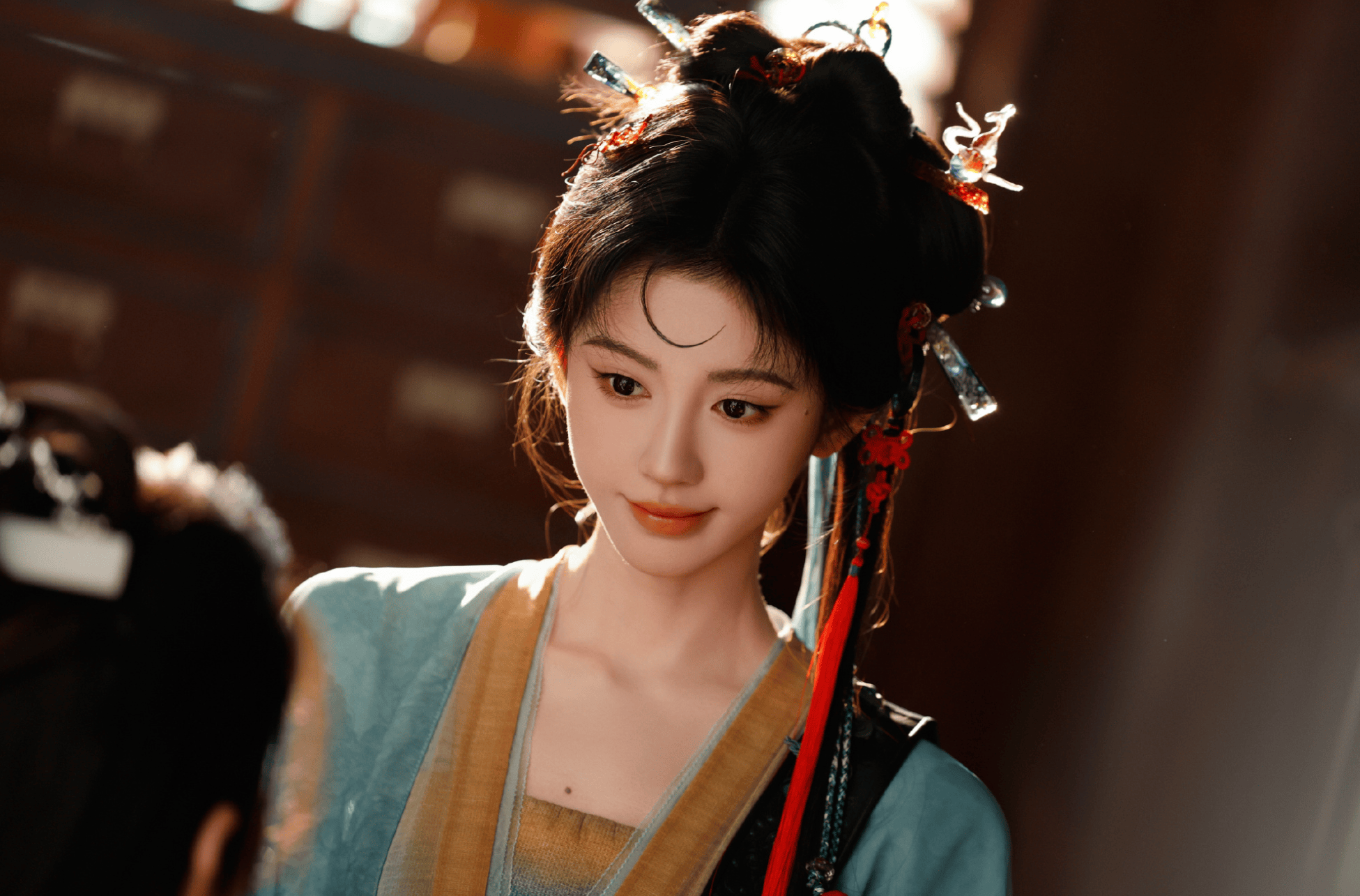 鞠婧祎开撕丝芭传媒三个真相：一年狂赚1.5亿，超越过去10年总和