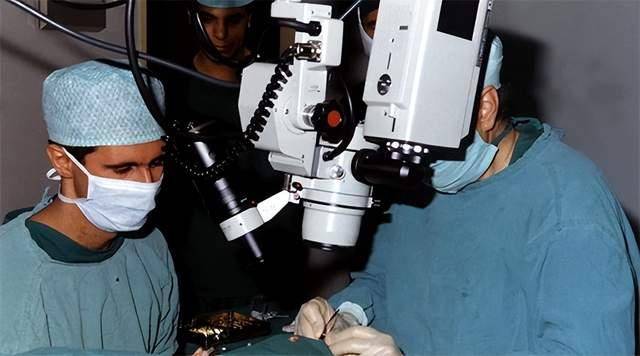 寄人篱下的滋味不好受,说话都要看普京脸色的阿萨德,决定重操旧业?