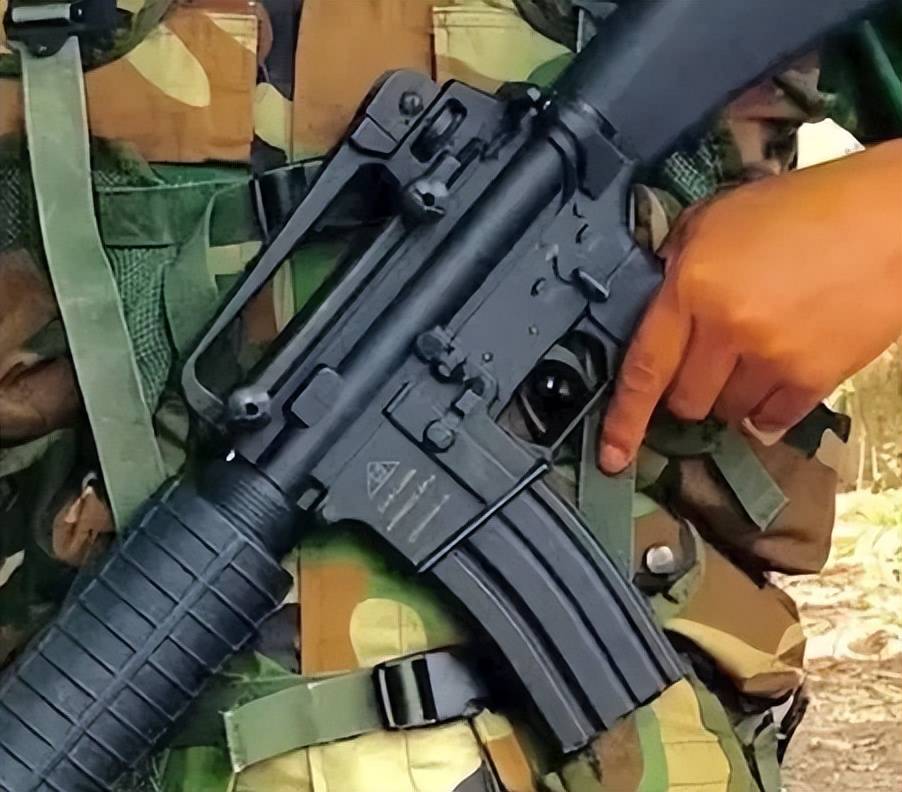 柬埔寨狙击手展示中国10式大狙！还有哪些武器是中国造？