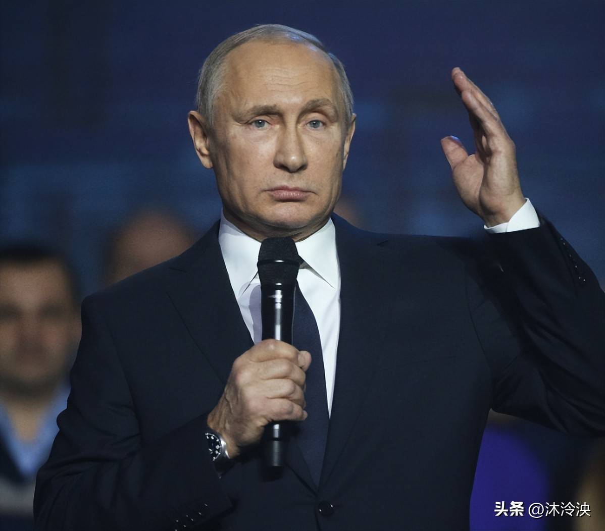 英雄难过美人关？普京承认新恋情，镜头前的一个举动更引全球热议