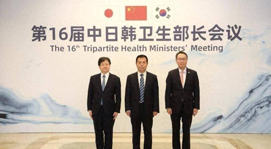 中方连拒三场会晤，军方给日本定性，日本皇室求情，高市有大动作