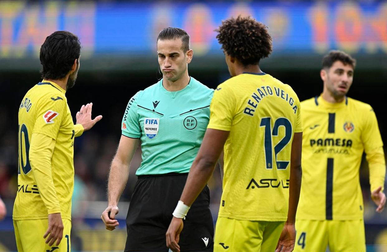 西甲最新积分战报：巴萨西班牙足球甲级联赛豪取8连胜领先皇马4分马竞大胜升至第三