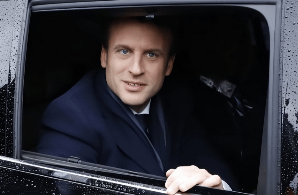 900亿援乌贷款要凉？默茨遭“背叛”，马克龙：法国财政紧张，要拿钱去造航母