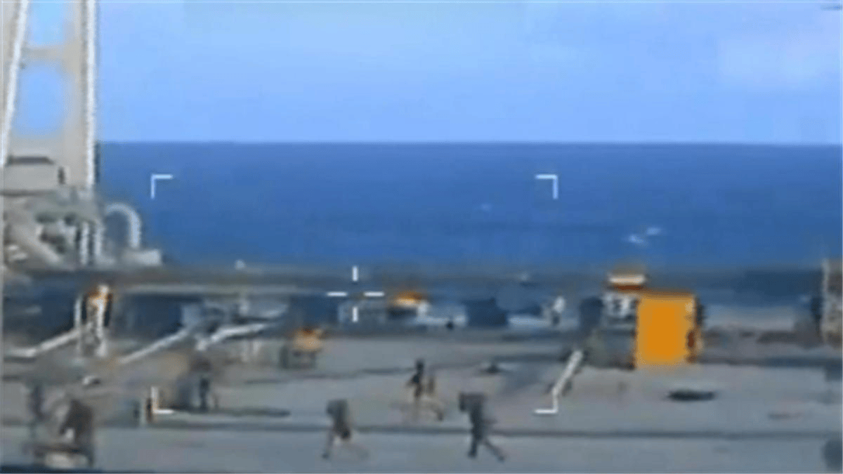 一觉醒来中东变天！美军打响复仇空袭，5小时狂轰70多个目标