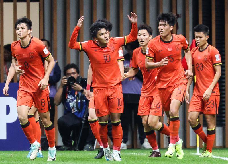 新华社年终稿：国足沉浮与“城超”燎原——中国足球这一年