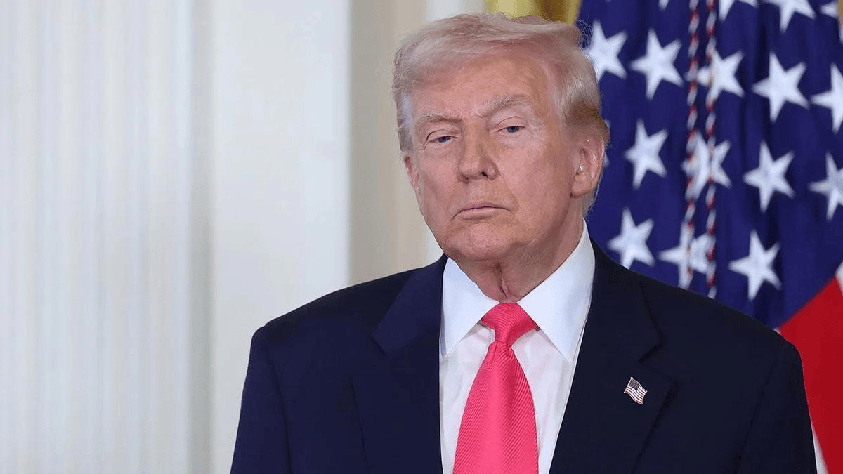 卸任近一年后，布林肯罕见公开露面，一开口就是警告特朗普