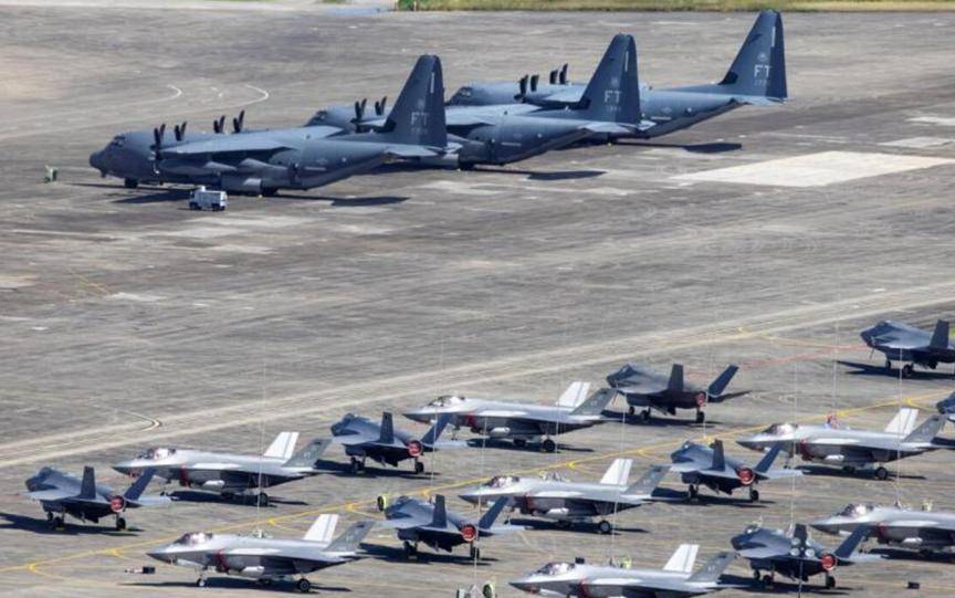 伊朗硬刚美国,革命卫队登船,扣押载有400万升走私燃料的油轮,中俄伊合力拒绝霸权