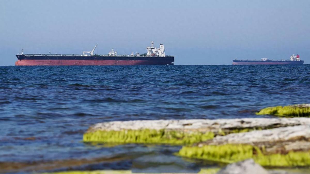 特朗普下达封锁令，委内瑞拉立法重罚 “支持封锁者”，最高判20年！敢帮美国就重判