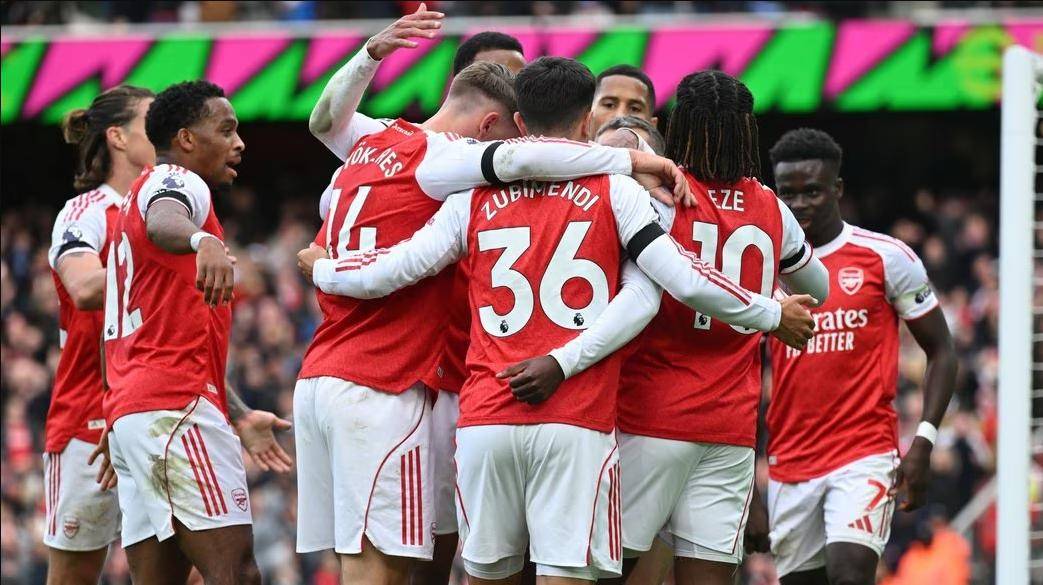 英超联赛免费高清直播+实时赛程+积分预测（2025赛季全覆盖）1-20-3！英超13亿豪门遇苦主6次翻车136亿圣诞对决不胜=让出榜首