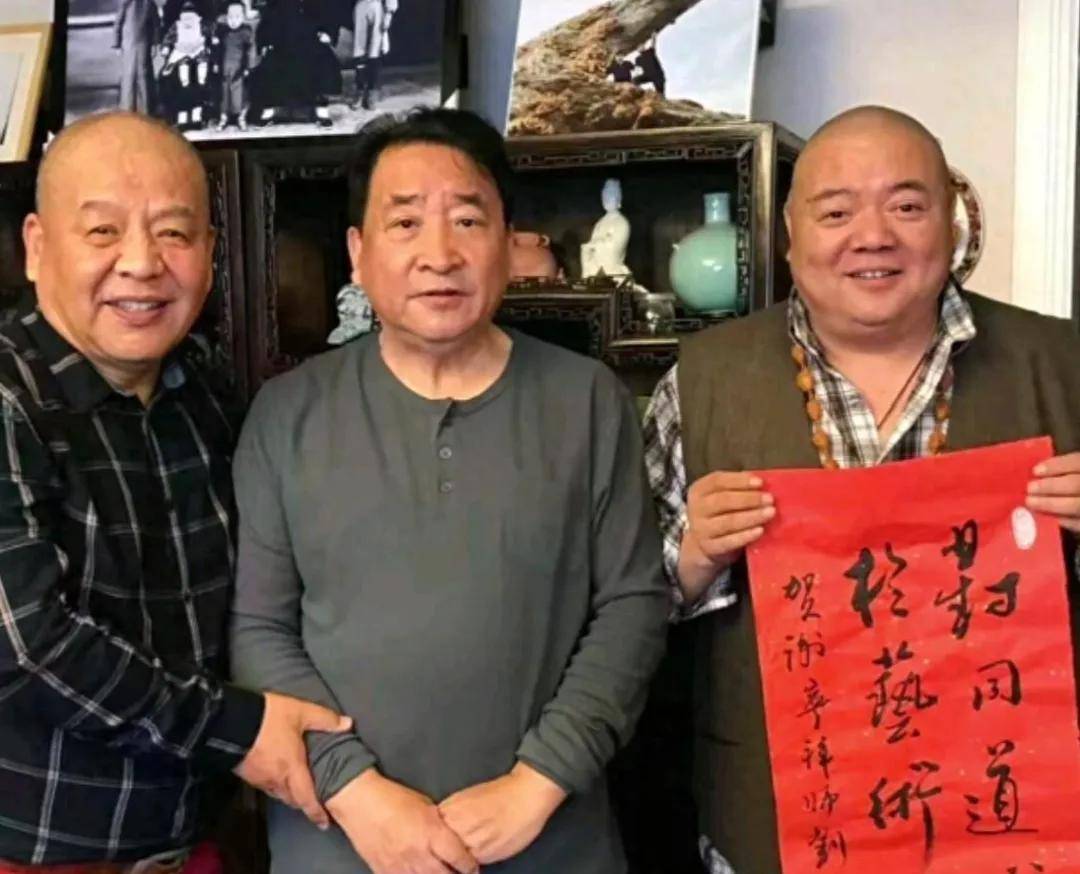 姜昆遭同行倒油！合唱者承认在美国唱歌，徒弟讽刺网友是小人