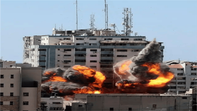 美发出死亡预告,留给泽连斯基时间已不多!数百架军机炸瘫莫斯科